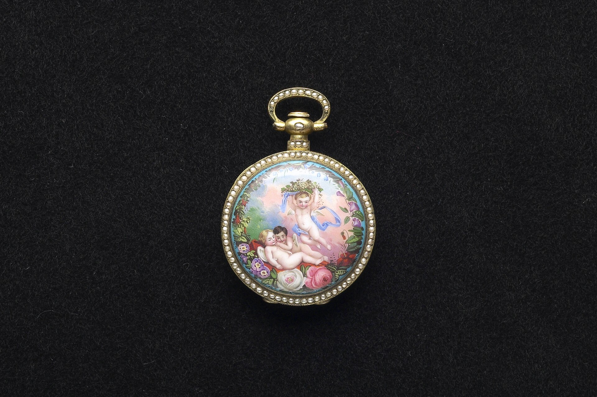 "Bovet" pocket watch inlaid with pearl and decoration in painted enamelslabel QS:Lzh-hant,"「播喴」畫琺瑯鑲珠懷錶"label QS:Len,""Bovet" pocket watch inlaid with pearl and decoration in painted enamels"
