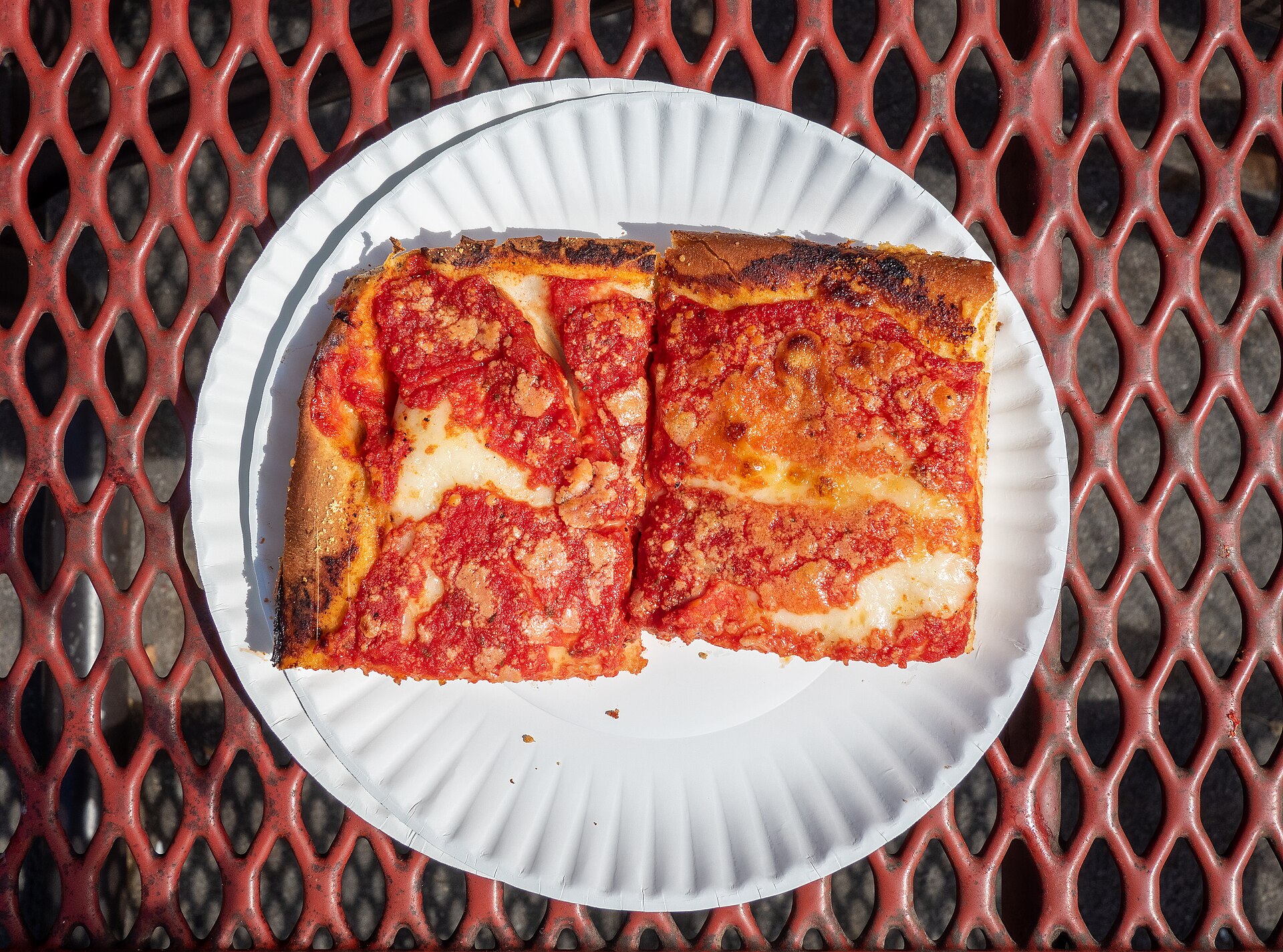 L&B Spumoni Gardens pizza (41436)