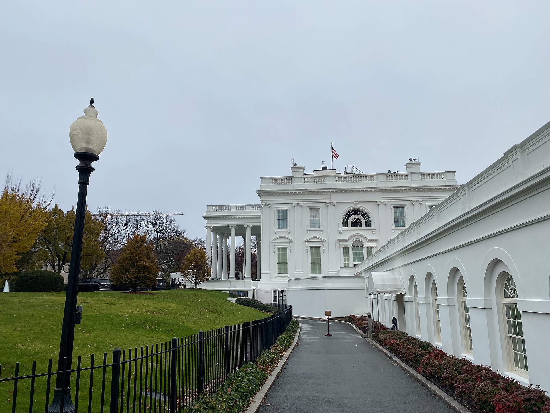 The August memorandum calls private-sector capabilities underused, while a March executive order already directed agencies to draw on them.